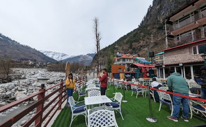 Cafe 1947 in old manali