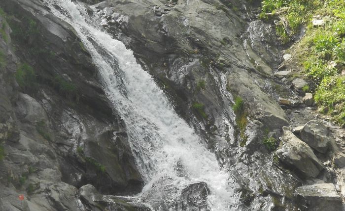 Rahala waterfalls in Rohtang pass manali