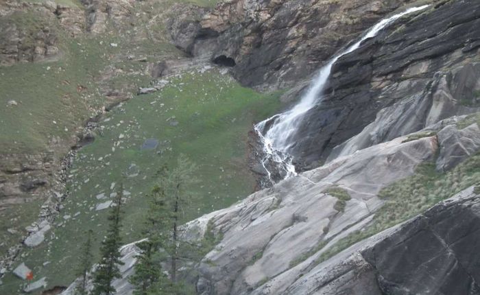 A natural beauty an route to Rohtang pass: Rozy falls